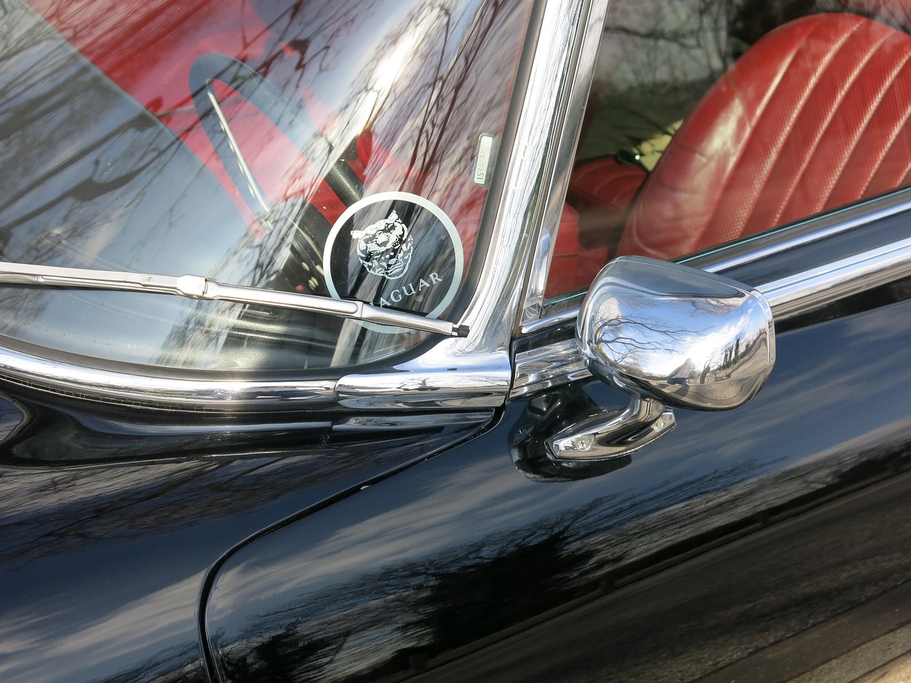 捷豹全新跑車亮相，速度與優(yōu)雅的完美融合驚艷全球！