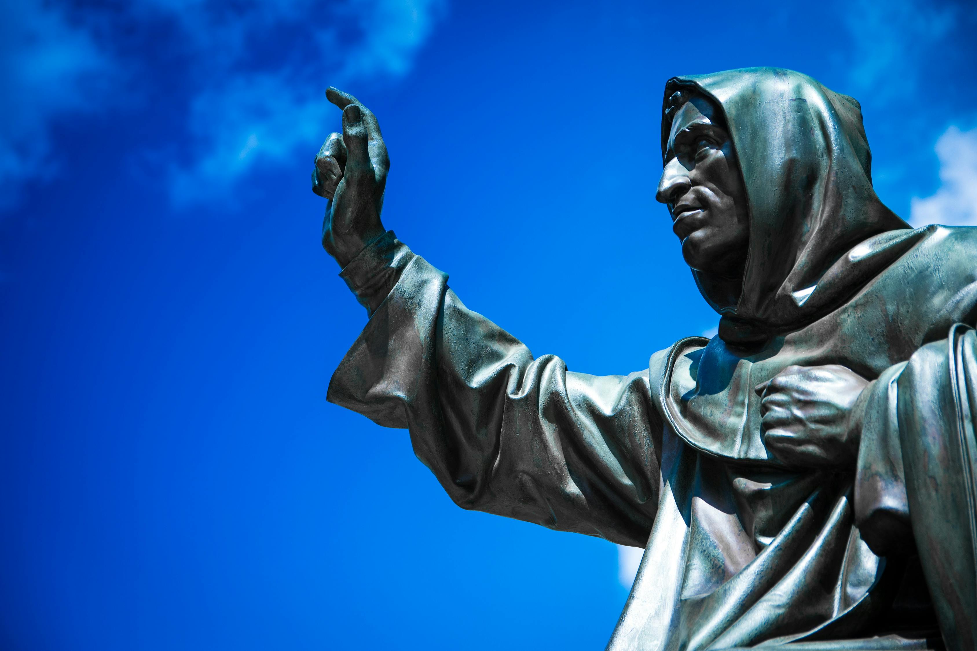 跨性別明星的閃耀之旅，女變男娛樂界的變革之光