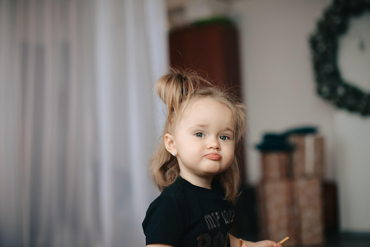 寶寶看電視的最佳時機與注意事項，兒童觀看電視的指南