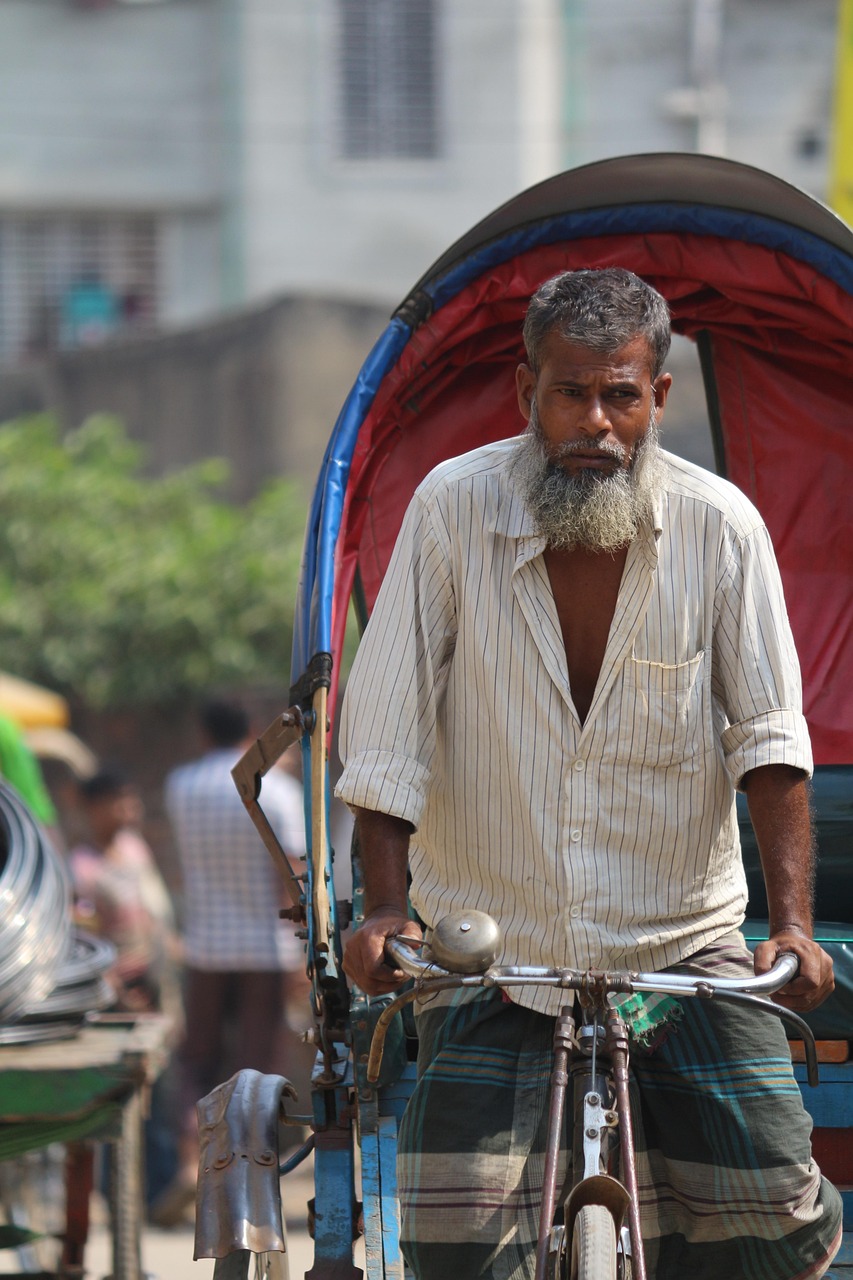 電視劇人是鐵飯是鋼，人性與生活的真實寫照探討