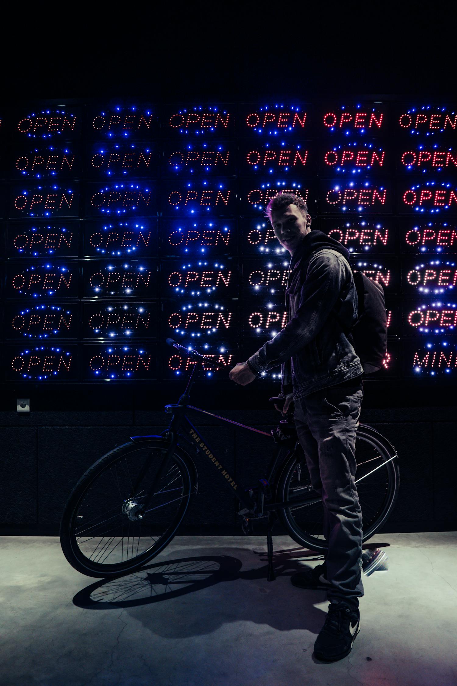 最新款CC圖片，時尚與科技的完美融合亮相！