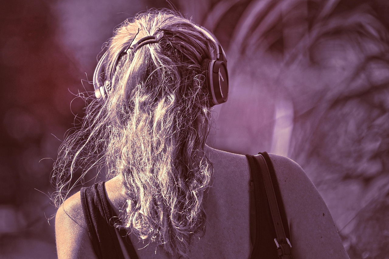 女人不哭小演員的成長之路，堅韌與力量的展現(xiàn)