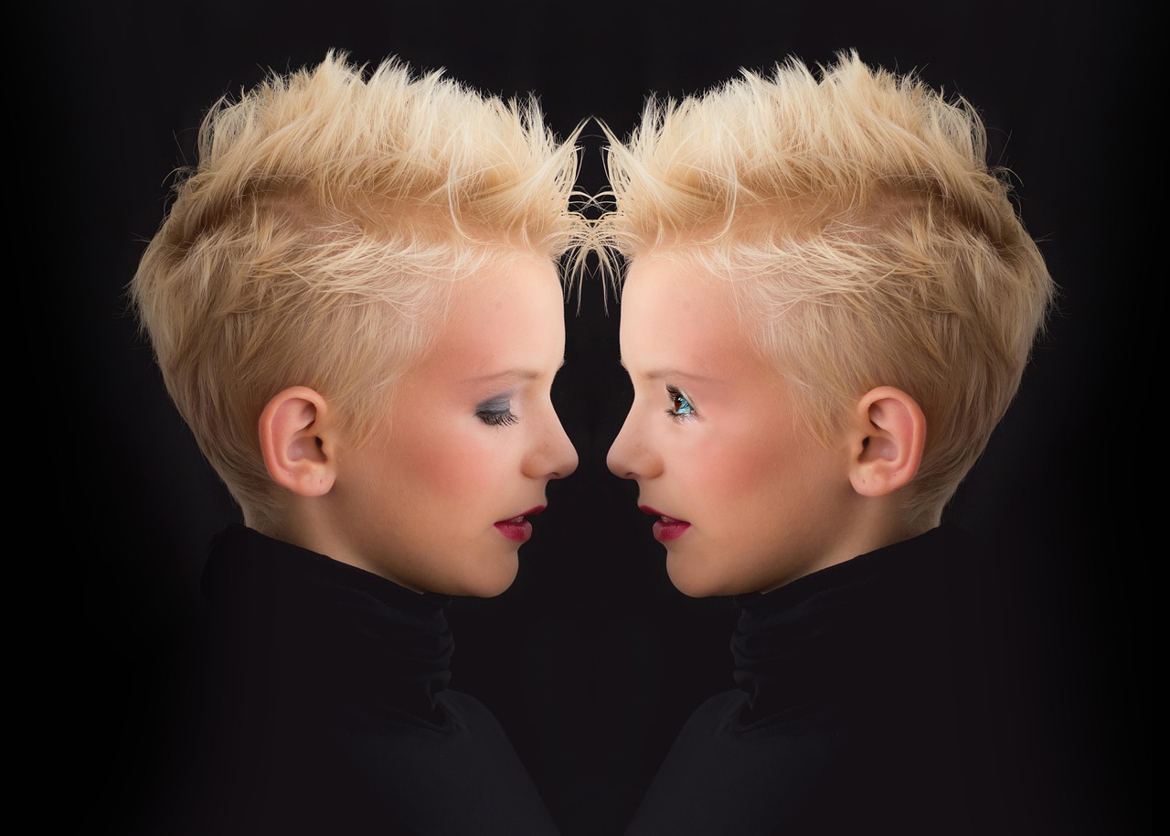 明星遭遇捏臉現(xiàn)象，公眾人物的困擾與反思