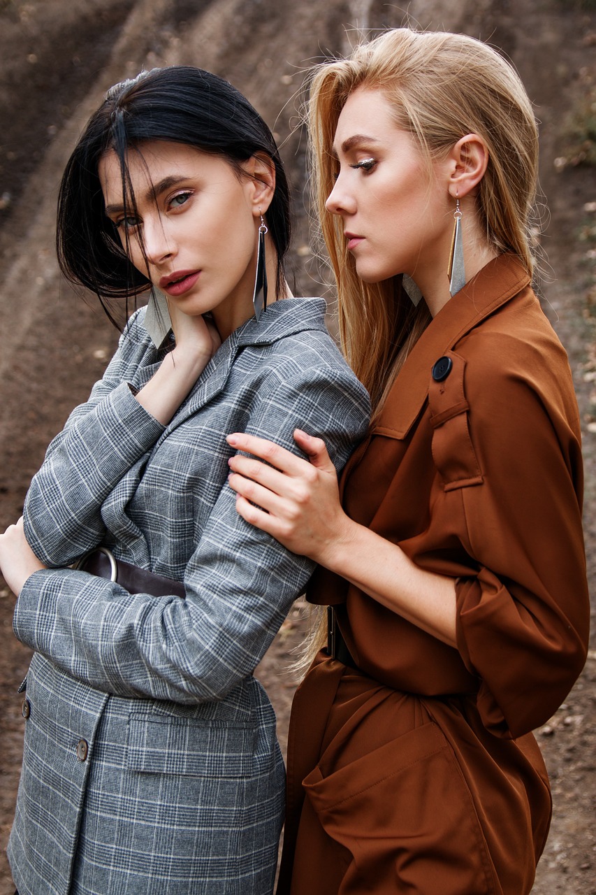 最新秋季女裝搭配圖集，時(shí)尚潮流指南